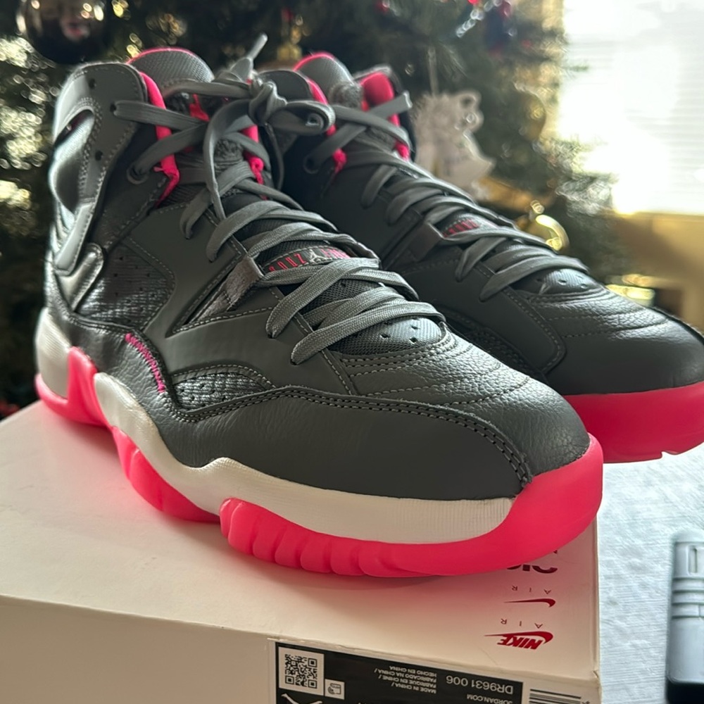 Nike jumpman two trey